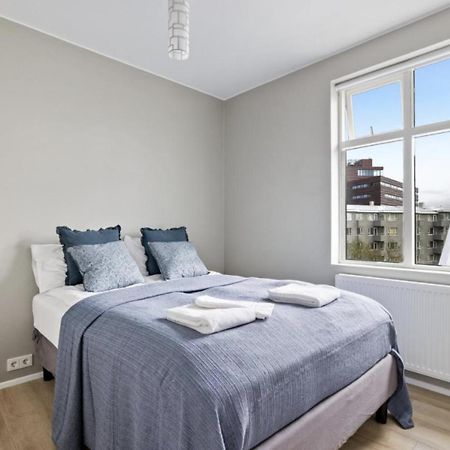 Cheerful Down Town Apartment Reykjavik Bagian luar foto