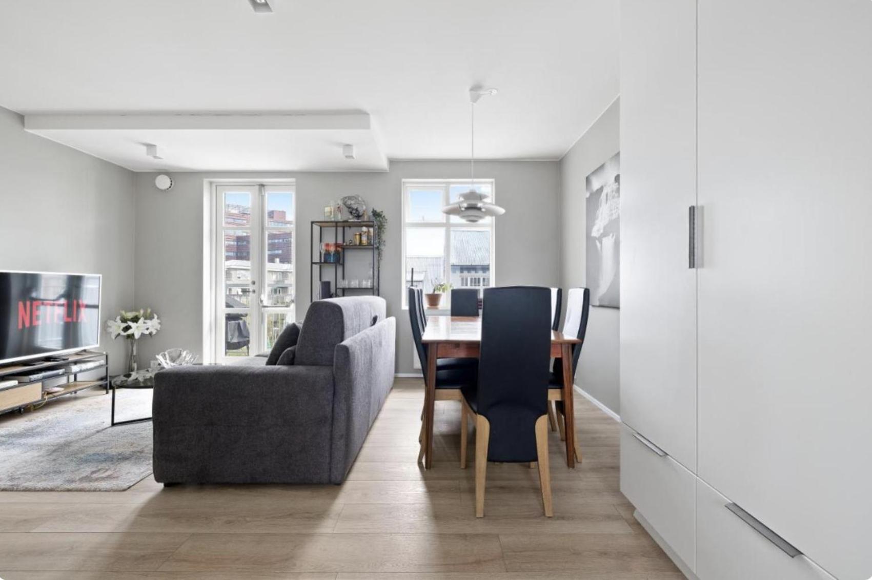 Cheerful Down Town Apartment Reykjavik Bagian luar foto