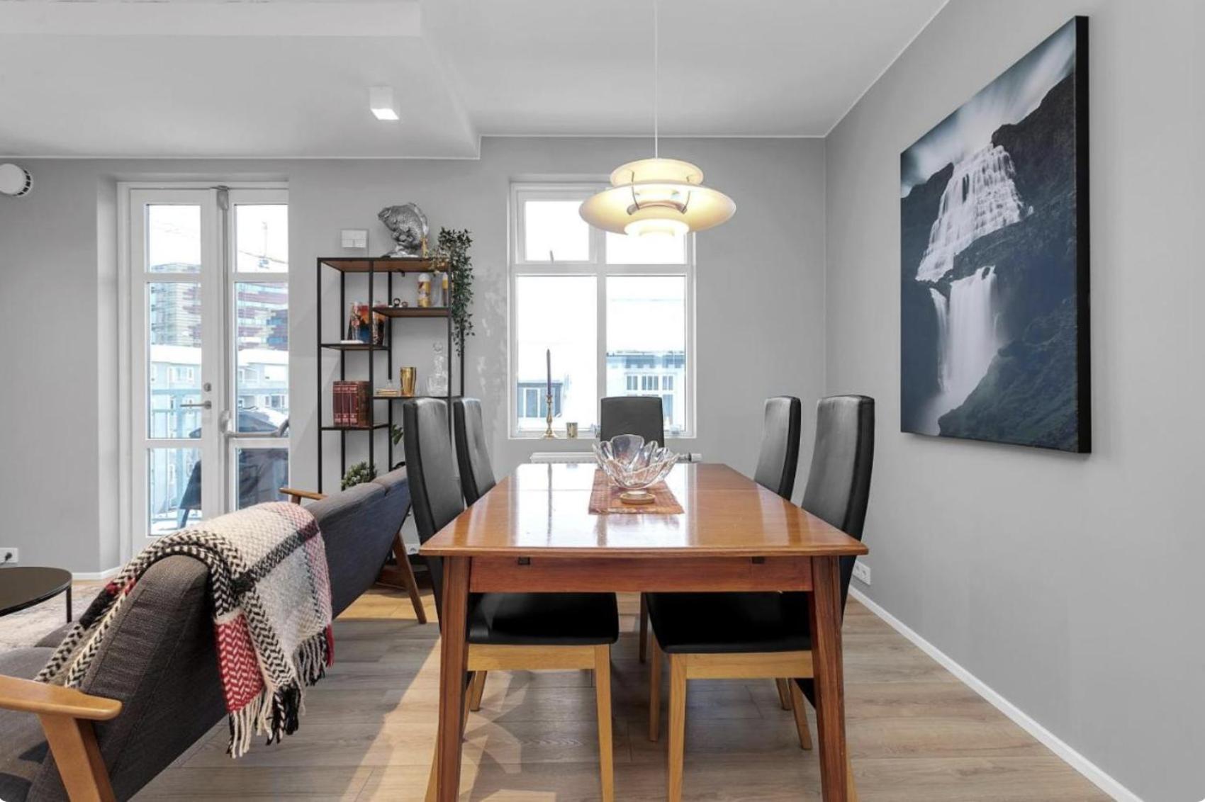 Cheerful Down Town Apartment Reykjavik Bagian luar foto