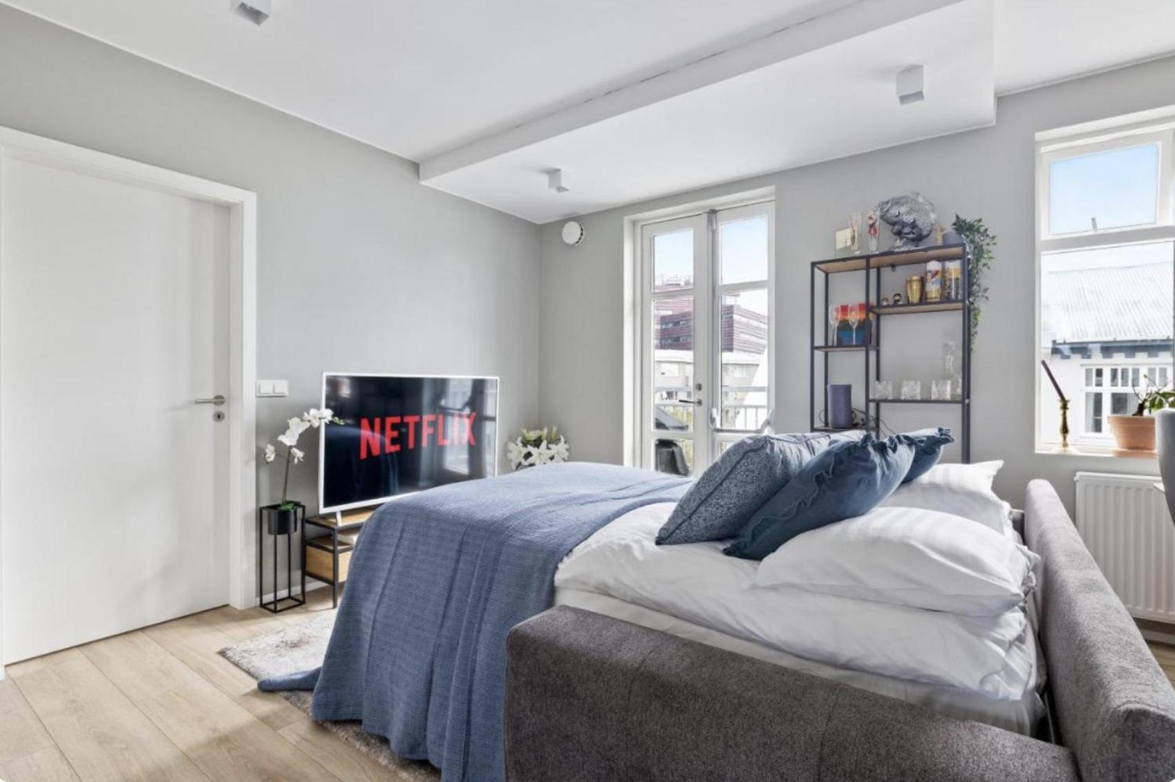 Cheerful Down Town Apartment Reykjavik Bagian luar foto