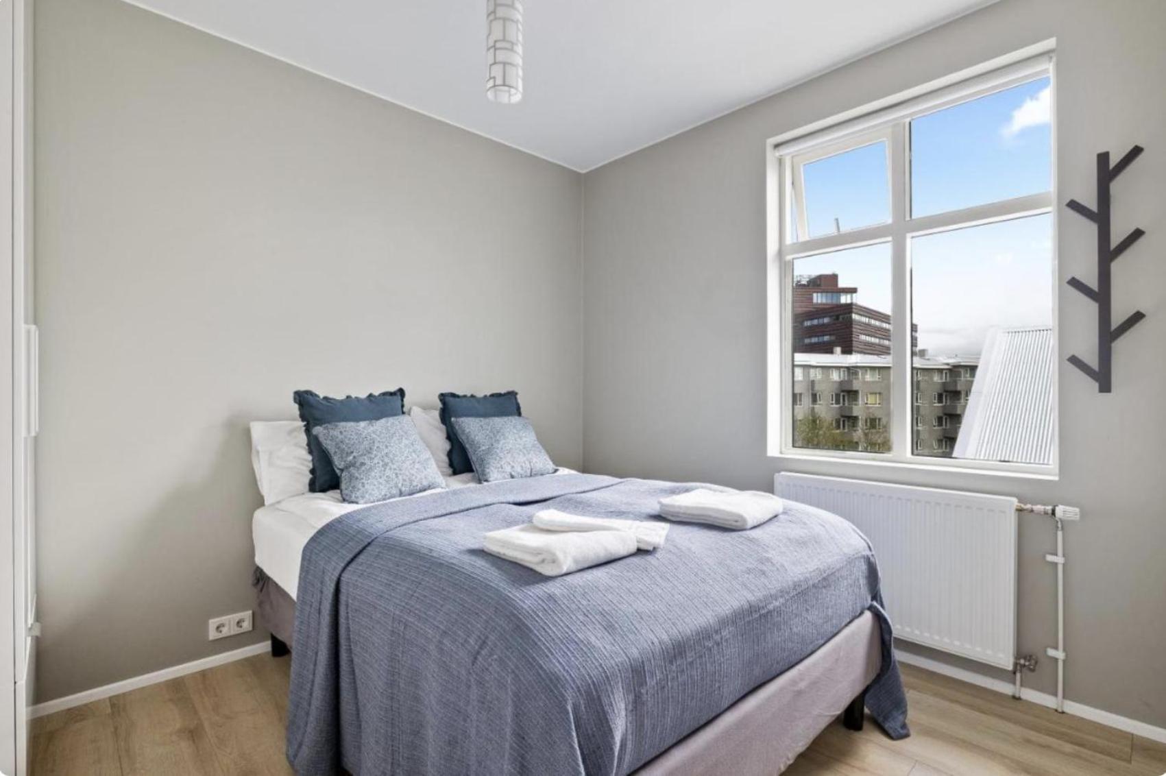 Cheerful Down Town Apartment Reykjavik Bagian luar foto