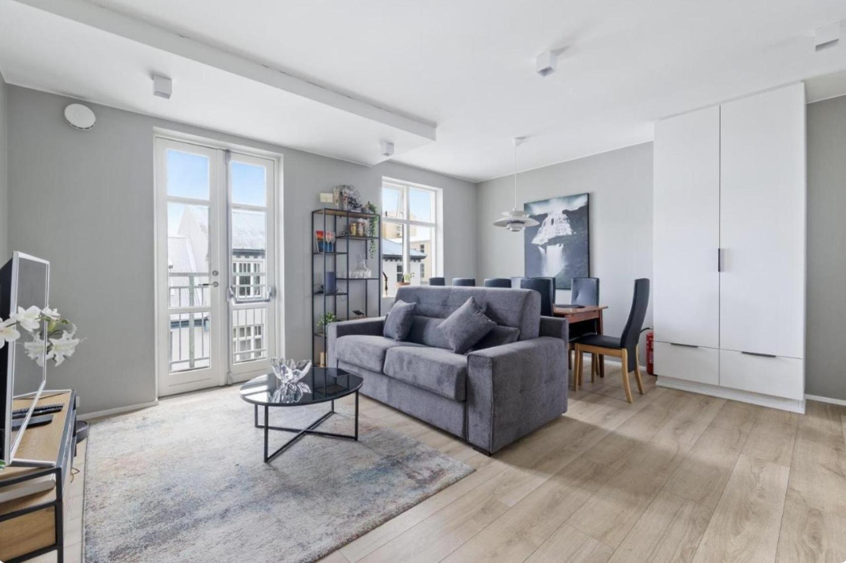 Cheerful Down Town Apartment Reykjavik Bagian luar foto