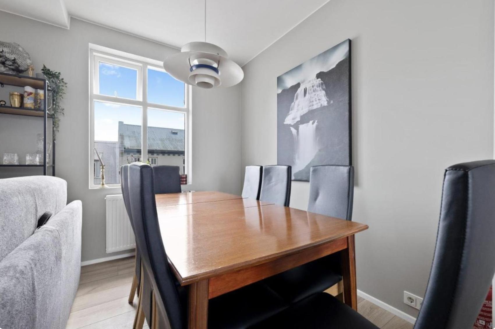 Cheerful Down Town Apartment Reykjavik Bagian luar foto