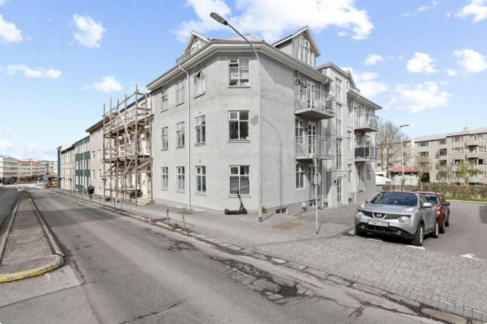 Cheerful Down Town Apartment Reykjavik Bagian luar foto