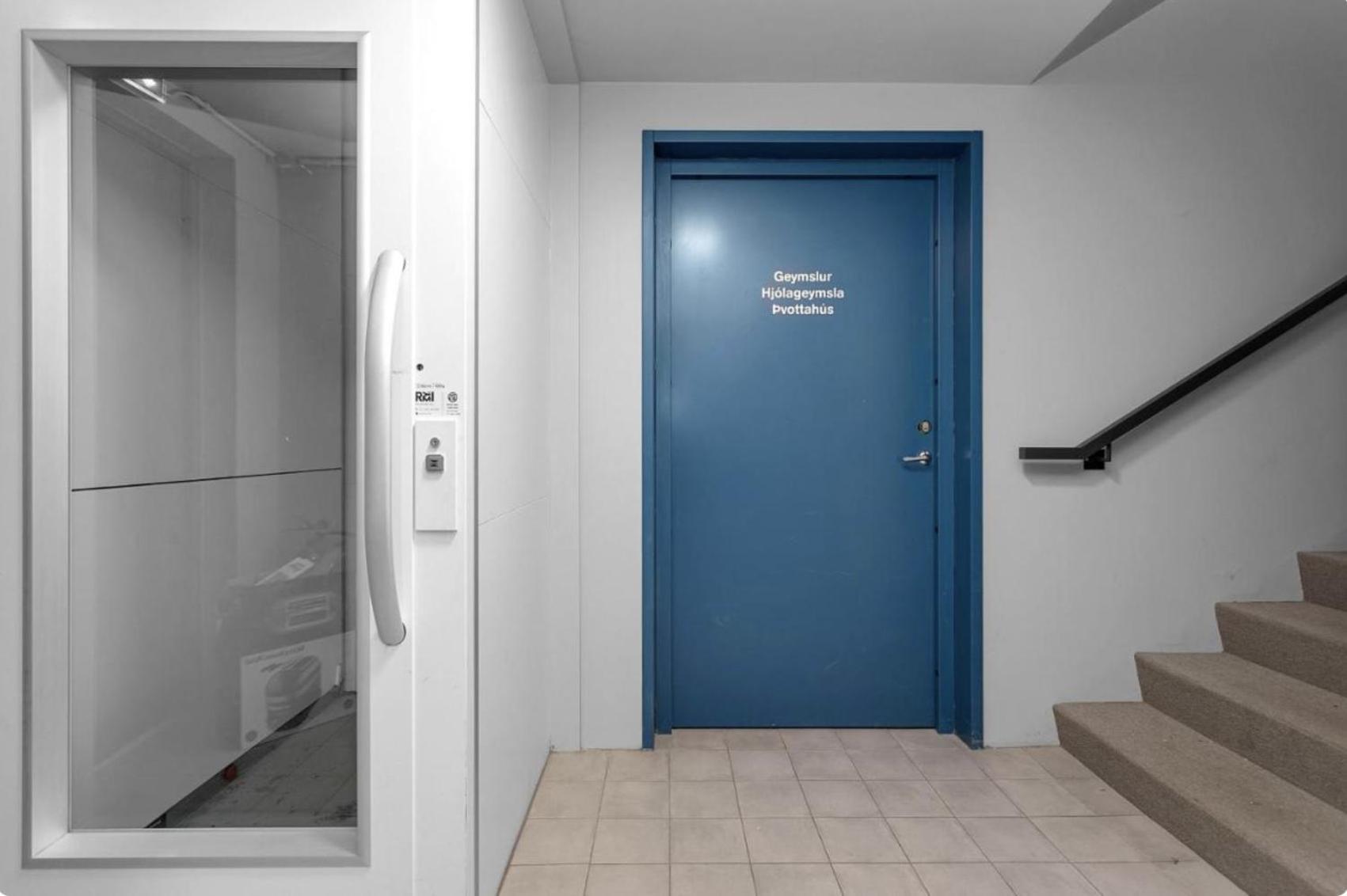 Cheerful Down Town Apartment Reykjavik Bagian luar foto